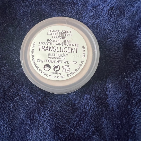 Laura Mercier
Translucent Loose Setting Powder - Picture 3 of 4